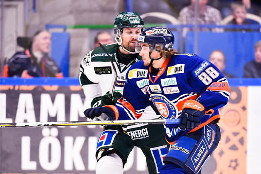 Färjestads Dick Axelsson och Växjös Adam Brodecki