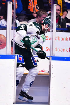 Färjestads Dick Axelsson reagerar i utvisningsbåset