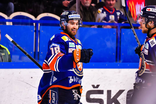 Växjös Andrew Calof jublar
