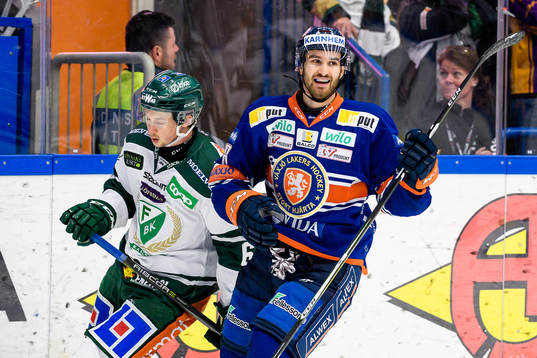 Växjös Andrew Calof jublar