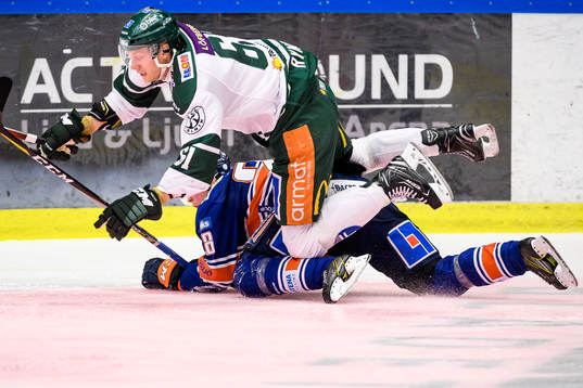 Färjestads Johan Ryno faller