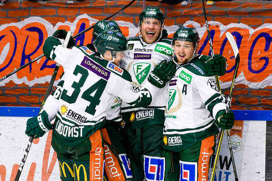 Färjestads Ilari Melart och Rasmus Asplund jublar