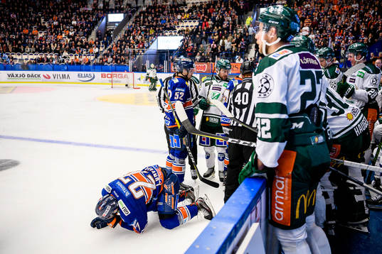 Växjös Martin Lundberg grinar illa