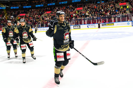 Malmö Redhawks Johan Olofsson jublar