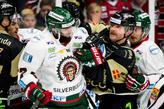 Frölundas Mike Weber i bråk med Malmö Redhawks Frederik