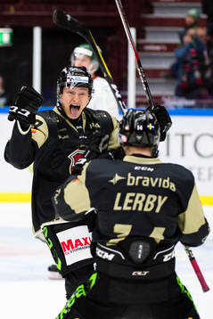 Malmö Redhawks Rhett Rakhshani och Carl-Johan Lerby jublar