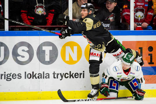 Malmö Redhawks Axel Wemmenborn och Frölundas Ryan Lasch