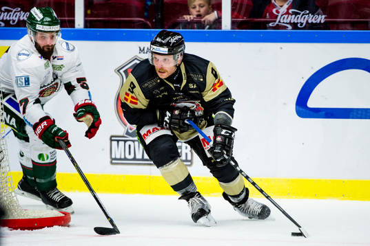 Frölundas Mike Weber och Malmö Redhawks Frederik Storm