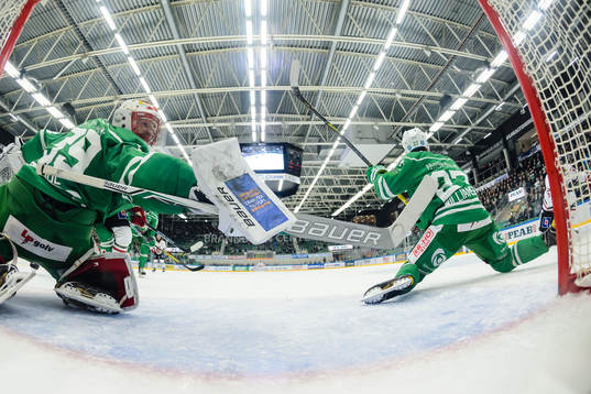 Örebros Daine Todd (ej i bild) gör 1-3 bakom Rögles