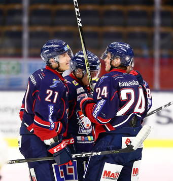 Linköpings Emil Sylvegård och Olle Lycksell jublar