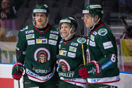 Frölundas Ryan Lasch jublar ihop med Pontus Widerström