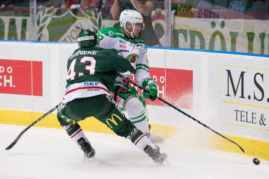 Rögles Cade Fairchild mot Frölundas Jesper Emanuelsson