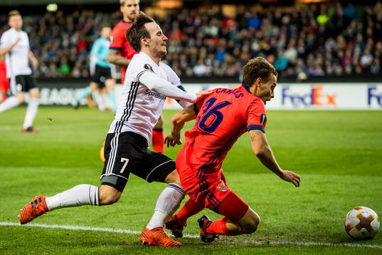 Mike Jensen of Rosenborg and Sergio Canales of Real Sociedad