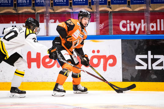 Brynäs Marcus Westfält  och Karlskronas Konstantin Komarek