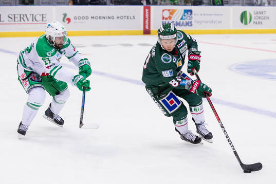 Rögles Taylor Matson mot Frölundas Ryan Lasch
