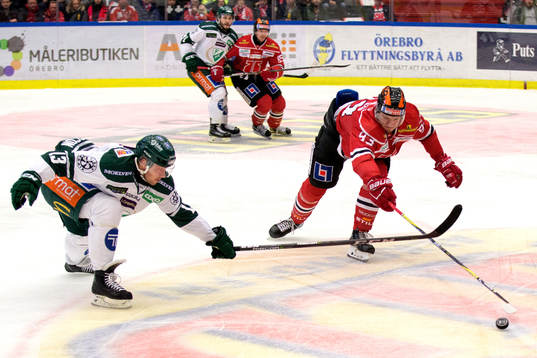 Färjestads Linus Persson och Örebros Filip Ahl