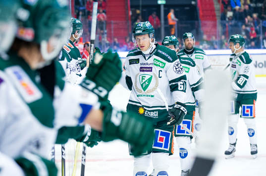 Färjestads Johan Ryno jublar vid 1-0