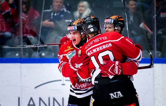 Örebros Glenn Gustafsson gör 1-2 och jublar