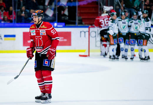 Örebros Filip Ahl deppar vid Färjestads 0-2 mål