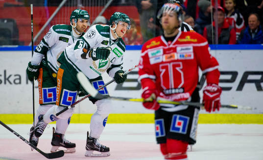 Färjestads Johan Ryno gör 1-4 och jublar med Martin