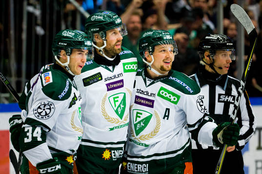 Färjestads Rasmus Asplund gör 2-6 och jublar med Michael