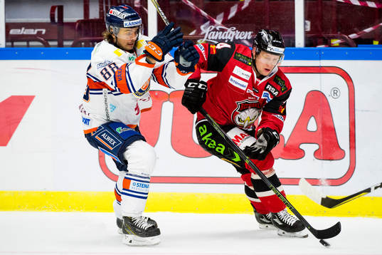 Växjös Adam Brodecki och Malmö Redhawks Tuukka Mäntylä