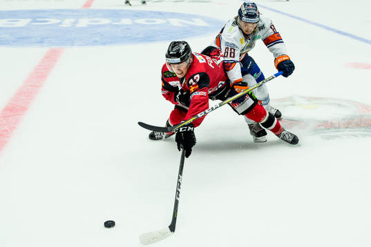 Malmö Redhawks Christoffer Forsberg och Växjös Adam