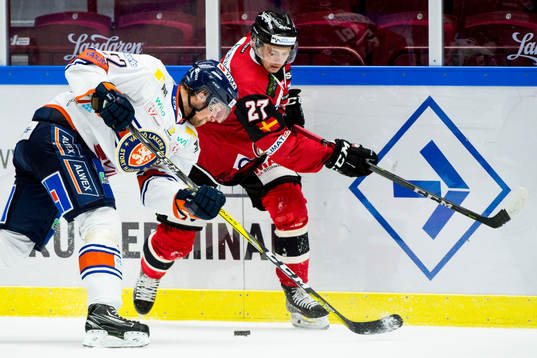Växjös Arvid Lundberg och Malmö Redhawks Daniel Zaar