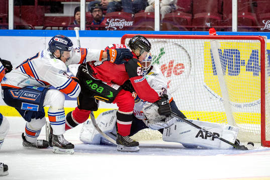 Malmö Redhawks Marcus Sylvegård gör 1-2 bakom Växjös