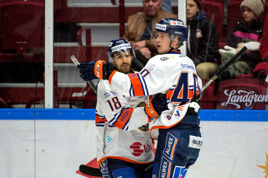Växjös Elias Pettersson och Andrew Calof jublar
