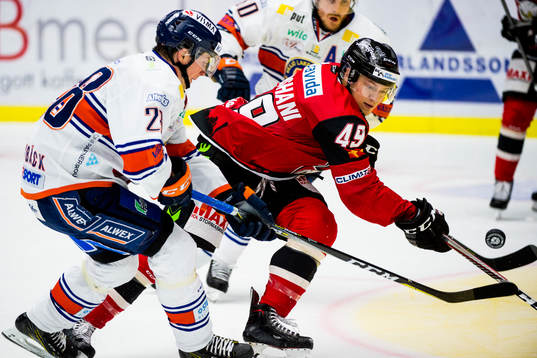 Växjös Nils Carnbäck och Malmö Redhawks Rhett Rakhshani