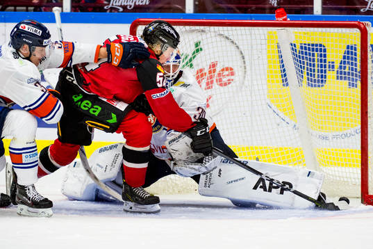 Malmö Redhawks Marcus Sylvegård gör 1-2 bakom Växjös