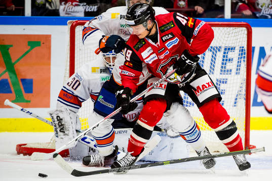 Malmö Redhawks Rhett Rakhshani oroar framför Växjös