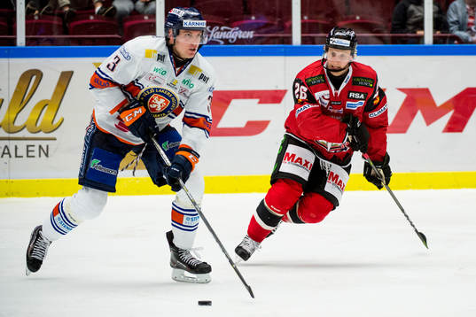 Växjös Oliver Bohm och Malmö Redhawks Axel Wemmenblorn