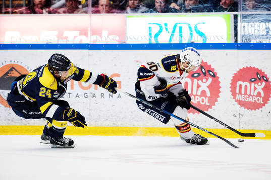 s Stefan Elliott och Djurgårdens Gustav Possler
