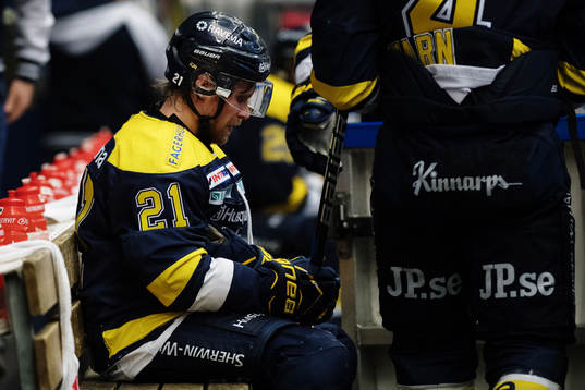 s Mattias Tedenby deppar på bänken