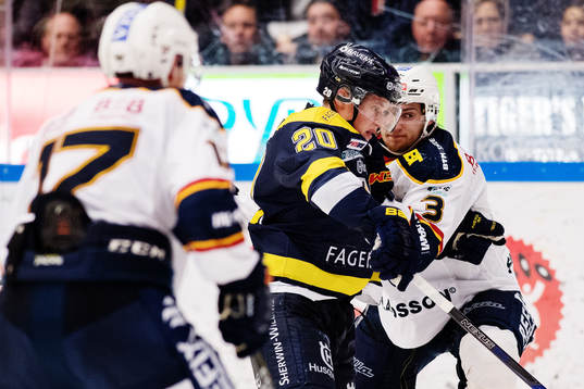 s Lawrence Pilut och Djurgårdens William Lagesson i