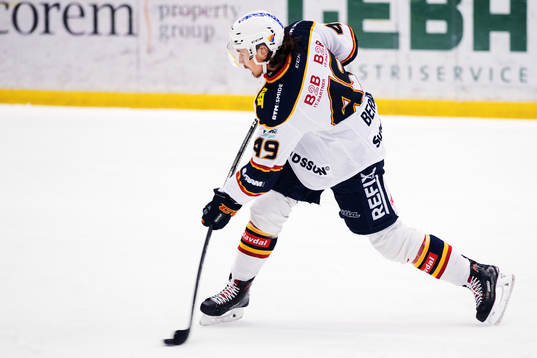 Djurgårdens David Bernhardt skjuter