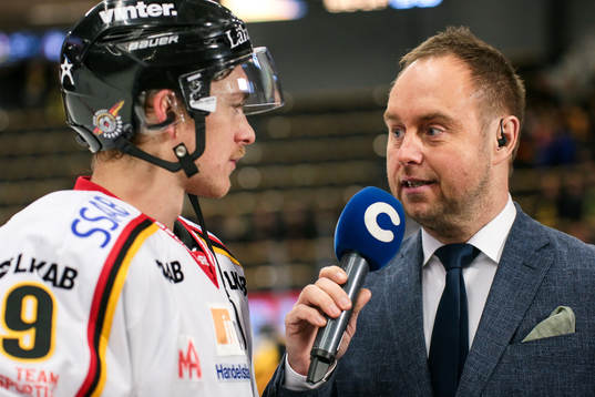 Luleås Johan Forsberg  blir intervjuad av Cmores Johan