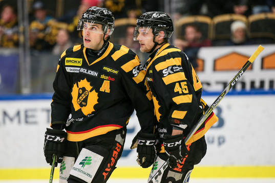 Skellefteås Joakim Lindström och Oscar Möller jublar