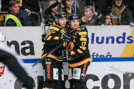 Skellefteås Joakim Lindström och Pär Lindholm jublar