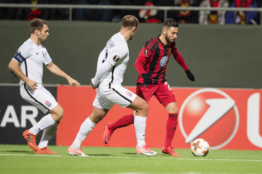 Östersunds Gabriel Somi mot Zorja Luhansks försvar
