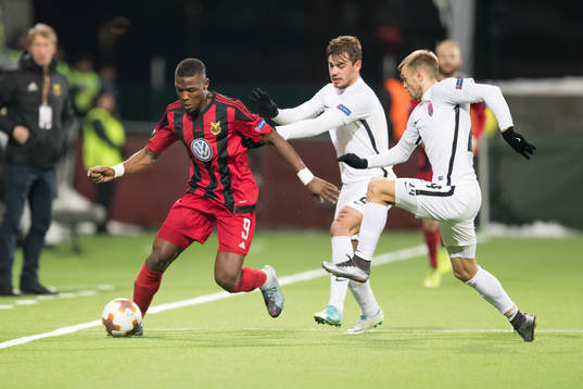 Östersunds Alhaji Gero mot Zorja Luhansks försvar