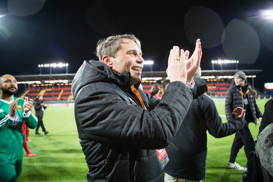 Östersunds ordförande Daniel Kindberg jublar