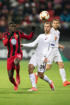Östersunds Ken Sema mot Zorja Luhansks Yevhen Opanasenko