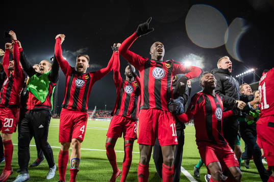 Östersunds spelare jublar