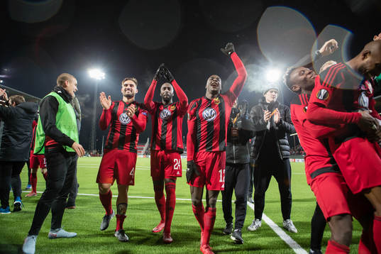 Östersunds spelare jublar