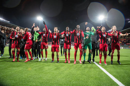 Östersunds spelare jublar