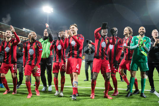 Östersunds spelare jublar
