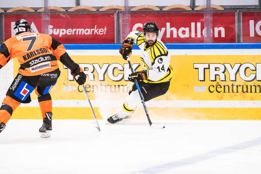Karlskronas Mattias Karlsson   och Brynäs Johan Alcén